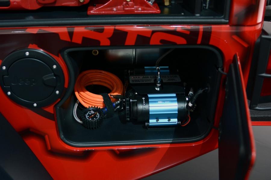  Jeep Wrangler Red Rock Responder Concept 2015 года  (фото 7 из 17)